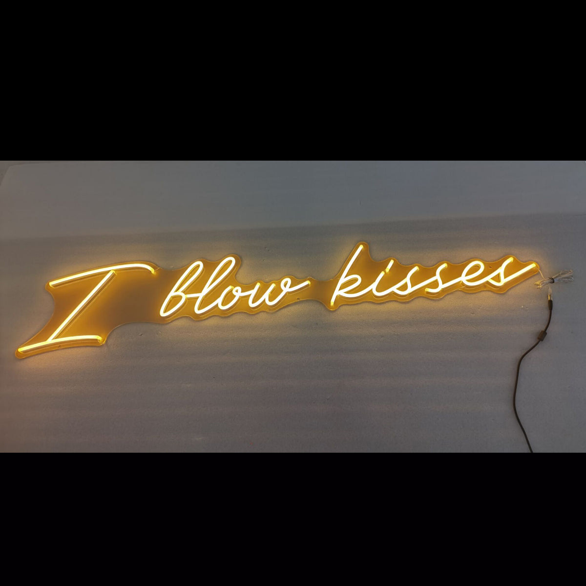 &quot;I blow kisses&quot; Neon Led Sign